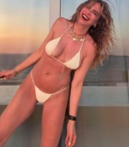 As 10 selfies mais ousadas de celebridades 50+ em 2025. Flávia Alessandra, Taís Araújo, Suzana Vieira (83 anos) e outras famosas foram destaque em ranking de uma tradicional publicação