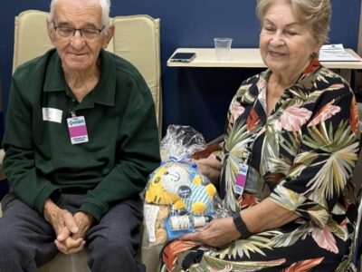 Hospital Oncológico Unimar realiza bingo para humanizar momento de medicação. Com o apoio de parceiros e brindes, manhã foi ainda mais especial para todos os participantes