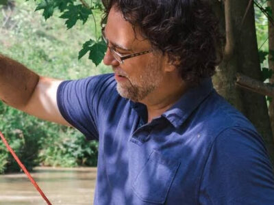 Homem joga ímã gigante no Tietê e o inesperado aparece grudado; VEJA VÍDEO