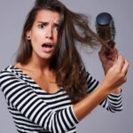 Por que o estresse pode causar queda de cabelo? Uma análise mais detalhada da reação em duas etapas pode oferecer aos pesquisadores informações sobre doenças autoimunes, explica professora de células-tronco e biologia regenerativa, docente do Instituto de de Harvard