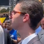 Jovem pede, educadamente, para Motta pautar anistia; VEJA VÍDEO