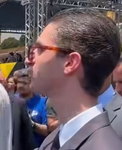 Jovem pede, educadamente, para Motta pautar anistia; VEJA VÍDEO