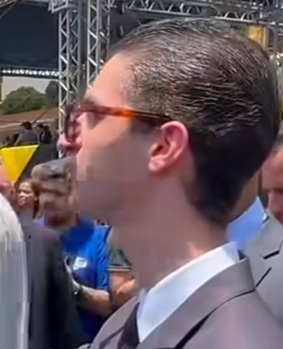 Jovem pede, educadamente, para Motta pautar anistia; VEJA VÍDEO