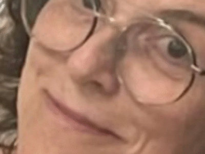 Jornalista que chamou Laurinha Bolsonaro de ‘puta’ é condenada a detenção, multa e indenização; saiba quanto