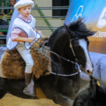 Menina que doma cavalos, ganha competição e escreve carta para Jesus