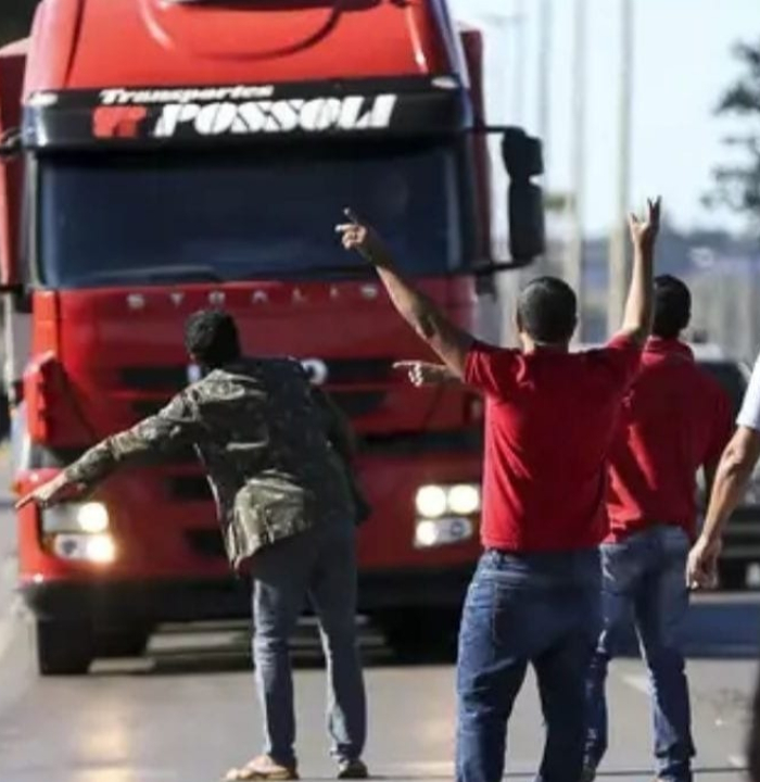 Líder dos caminhoneiros anuncia que a categoria vai parar