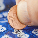 Homem ganha R$ 5 milhões na loteria após encontrar bilhete em loja