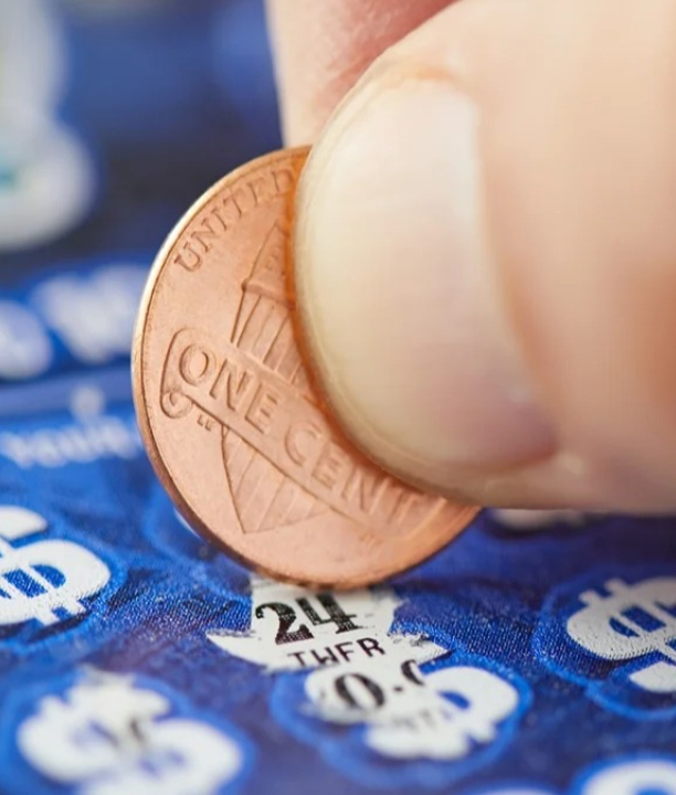 Homem ganha R$ 5 milhões na loteria após encontrar bilhete em loja