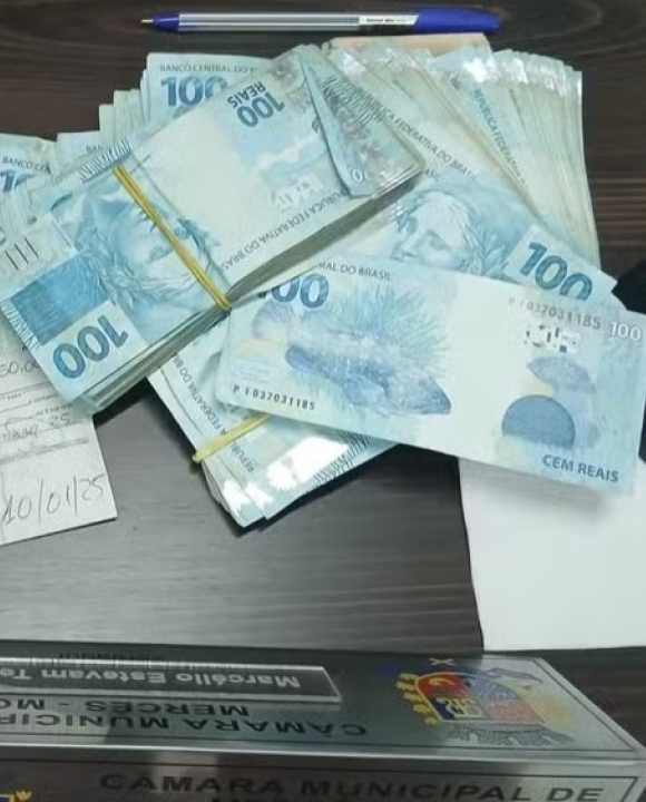 VÍDEO: Vereador denuncia ao vivo ter recebido R$ 100 mil para vender voto em eleição de câmara em MG
