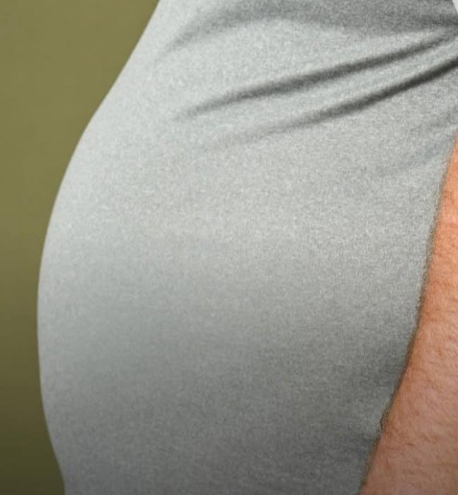 ‘Barriga de chopp’ causa danos cardíacos graves em homens; veja se a sua traz riscos