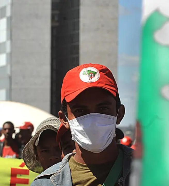 Justiça autoriza curso de medicina para membros do MST sem ENEM e com recursos públicos