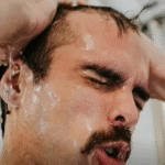 Cardiologistas esclarecem se a temperatura do banho pode influenciar o coração