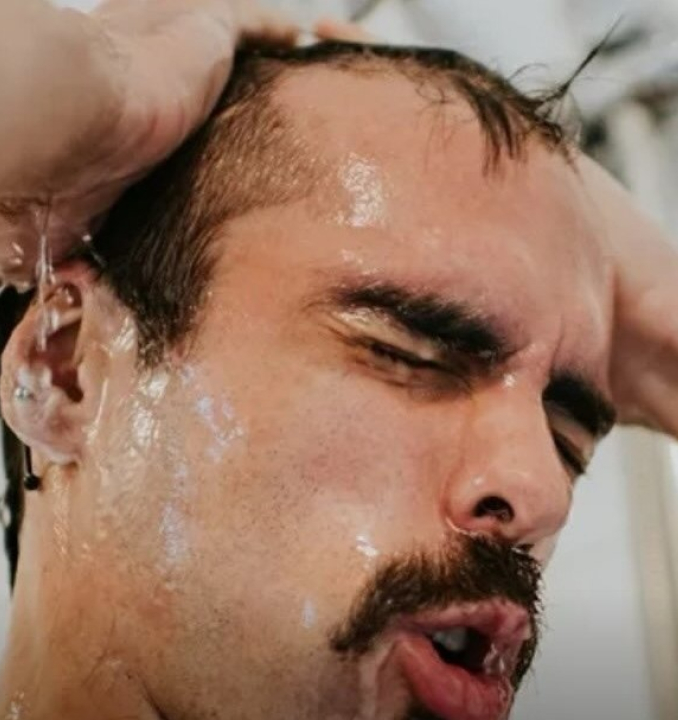 Cardiologistas esclarecem se a temperatura do banho pode influenciar o coração