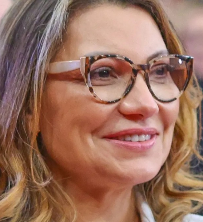 Janja, primeira-dama do Brasil, foi eleita a mulher mais atraente do país, segundo pesquisa