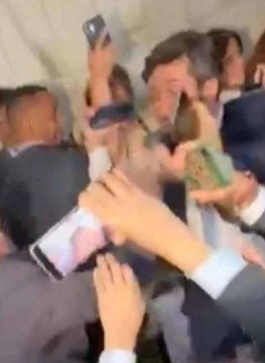 Repórteres são agredidos dentro da câmara dos deputados; VEJA VÍDEO