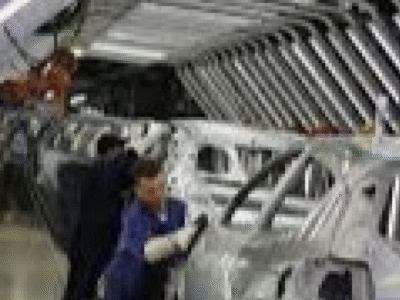 Governo avalia elevar tarifas para carros e aço