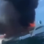 Catamarã pega fogo, e brasileiros saltam no mar com tubarões para se salvar; VEJA VÍDEO