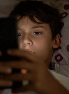 Adeus forçado: Austrália desliga adolescentes das redes sociais