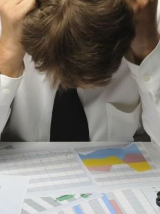 Inadimplência das empresas brasileiras atinge recorde de 8,4 milhões de CNPJs negativados até setembro de 2025