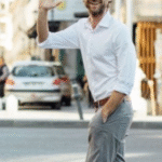 De acordo com a psicologia, acenar com a mão para agradecer aos carros ao atravessar a rua é característico dessas pessoas