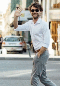 De acordo com a psicologia, acenar com a mão para agradecer aos carros ao atravessar a rua é característico dessas pessoas