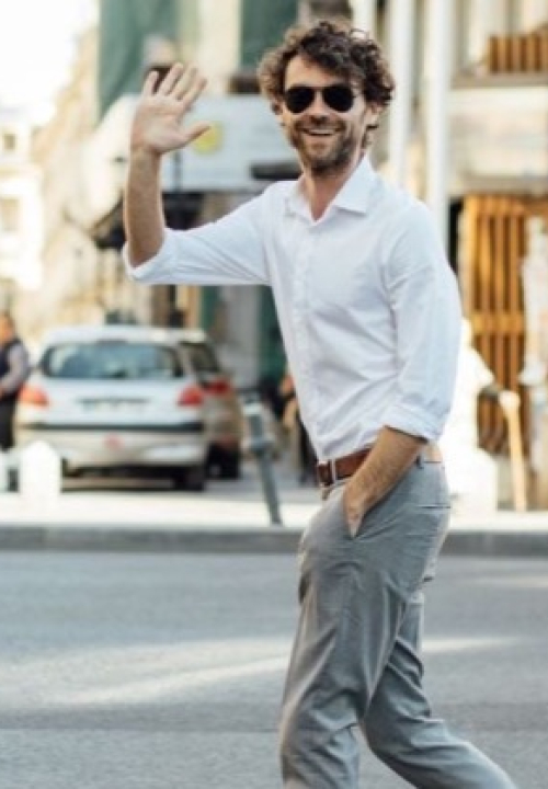 De acordo com a psicologia, acenar com a mão para agradecer aos carros ao atravessar a rua é característico dessas pessoas