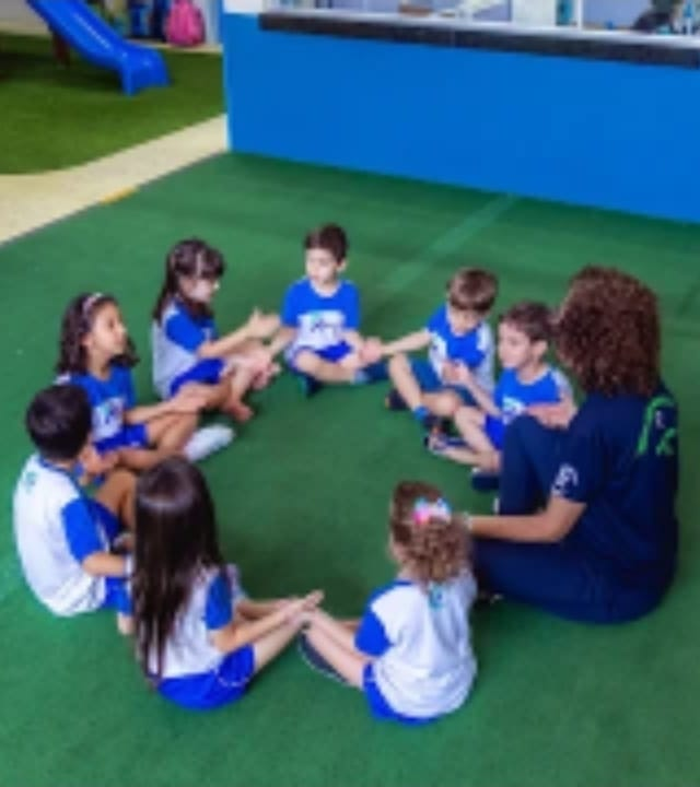 EDUCACÃO NA ERA DIGITAL: COMO O COLÉGIO REALIZE MAIS NAVEGA COM AFETO E AMOR PELAS NOVAS TECNOLOGIAS