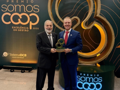 Sicredi Centro Oeste Paulista é destaque nacional no Prêmio SomosCoop Excelência em Gestão 2025. Cooperativa conquista troféu Prata entre 133 premiadas. Em São Paulo, apenas três foram reconhecidas. Veja importânncia da conquista