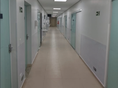 Santa Casa de Marília inaugura reforma de 46 leitos da Ala de Internação SUS. Todos dessa ala agora passam a ter banheiros privativos, ar-condicionado de 12 mil BTUs. Inverter e TVs Smart 32 polegadas