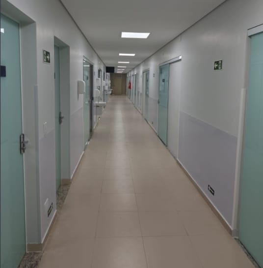 Santa Casa de Marília inaugura reforma de 46 leitos da Ala de Internação SUS. Todos dessa ala agora passam a ter banheiros privativos, ar-condicionado de 12 mil BTUs. Inverter e TVs Smart 32 polegadas
