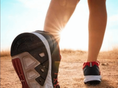 Caminhar após as refeições ajuda a diminuir o nível de açúcar no sangue, revela estudo publicado na revista “Sports Medicine”. Veja quantos minutos