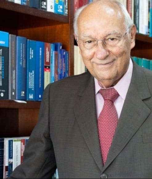 Entre a Constituição Cidadã e a Insegurança Jurídica. Confira análise de um dos juristas mais importantes do Brasil sobre a vergonhosa e abusiva atuação do STF. Por Ives Gandra Martins