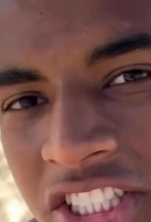 ‘Preto sim, petista jamais’, afirma vendedor ambulante em vídeo viral; VEJA VÍDEO