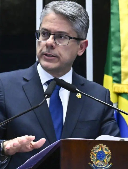 Senador quer CPI para apurar contra Master com esposa de Moraes