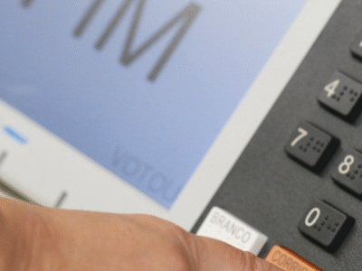 Criador da urna eletrônica é considerado foragido por Moraes