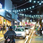 Horário de funcionamento das lojas é diferente em dezembro, diz Acim. A partir desta sexta-feira, dia 05, as lojas da cidade começam o período em que abrirão todos os dias à noite, até às 22 hs