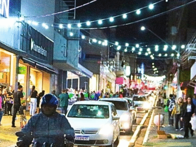 Horário de funcionamento das lojas é diferente em dezembro, diz Acim. A partir desta sexta-feira, dia 05, as lojas da cidade começam o período em que abrirão todos os dias à noite, até às 22 hs