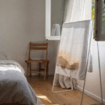 Por que os japoneses penduram toalhas molhadas no quarto durante o verão?