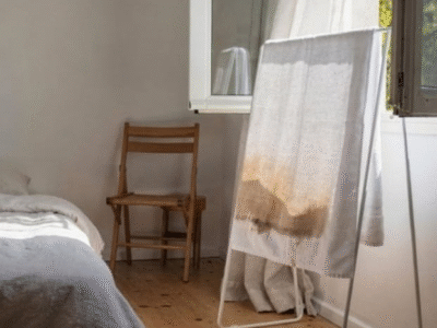 Por que os japoneses penduram toalhas molhadas no quarto durante o verão?