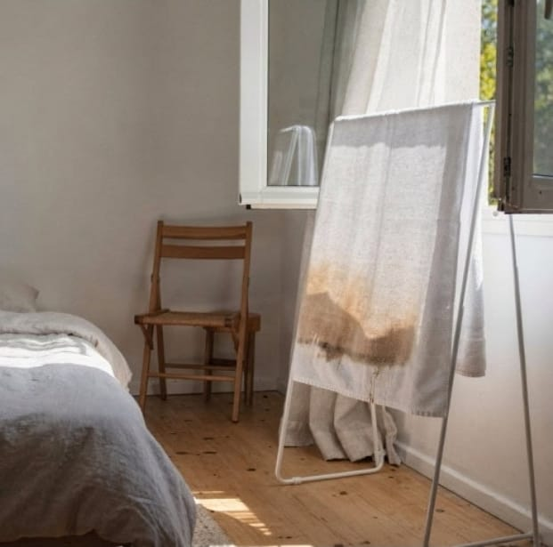 Por que os japoneses penduram toalhas molhadas no quarto durante o verão?