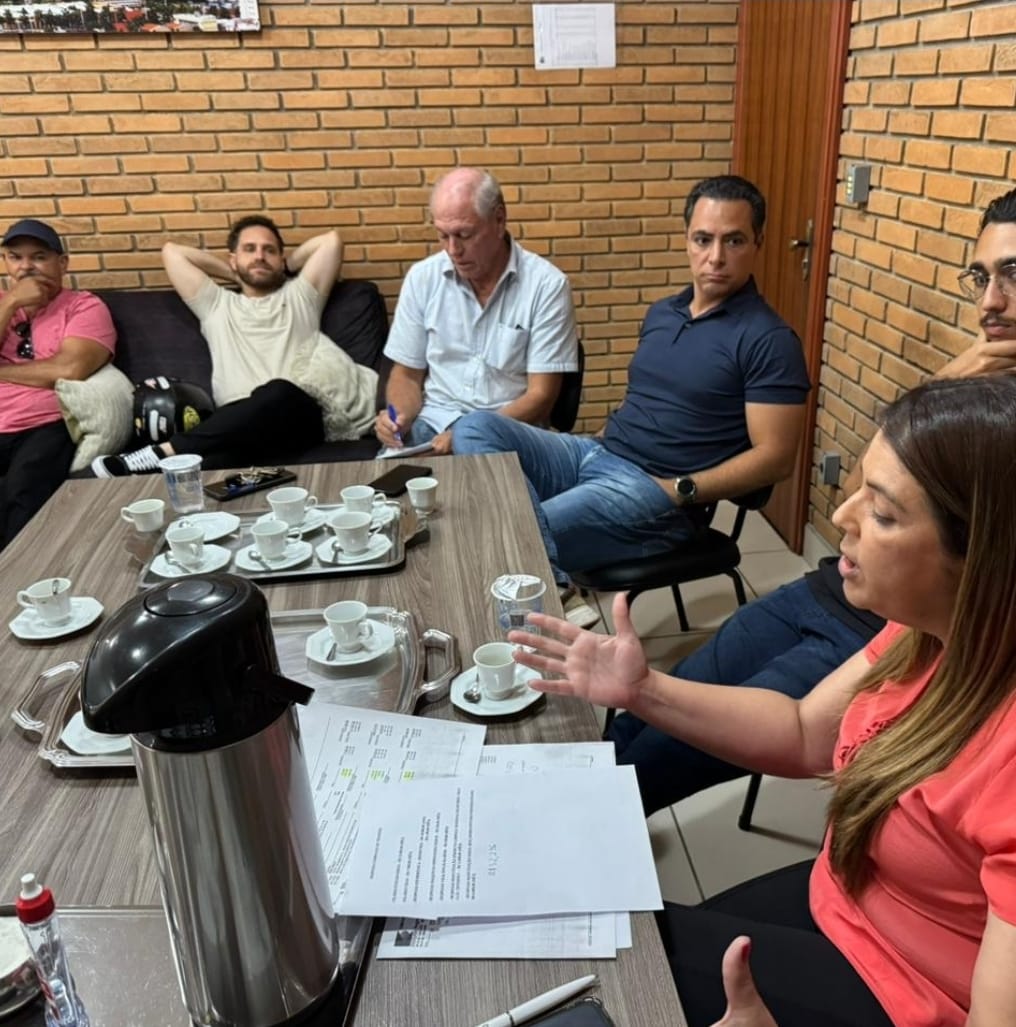 Emdurb se reúne com autoescolas e debate impactos das novas regras para obtenção da CNH. Autarquia municipal mantém diálogo com a sociedade para atendimento e colaboração