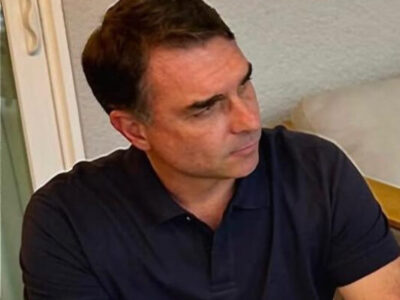 Flávio Bolsonaro abre canal com entorno de Trump e articula encontro internacional até março