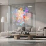 Quando desligada, parece vidro e ligada, exibe imagens que flutuam no ar