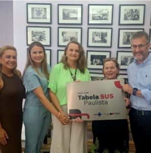 Tabela SUS Paulista atende Gota de Leite, que atendeu aos critérios do programa, e recebe placa oficial do programa. Iniciativa ratifica relevância da instituição