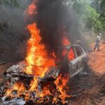 Comerciante de Marília é encontrado morto com corpo carbonizado dentro de sua Porsche, incendiada na zona rural de Pompeia. Polícias investigam o caso