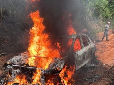 Comerciante de Marília é encontrado morto com corpo carbonizado dentro de sua Porsche, incendiada na zona rural de Pompeia. Polícias investigam o caso