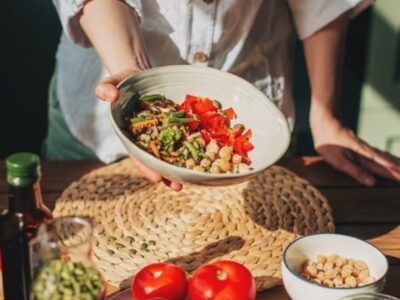 Como adotar uma alimentação realmente saudável em 2026. Modismos e dicas sem base científica por “influencers” impõem riscos. Conheça 4 estratégias, por médido nutrólogo do Einstein