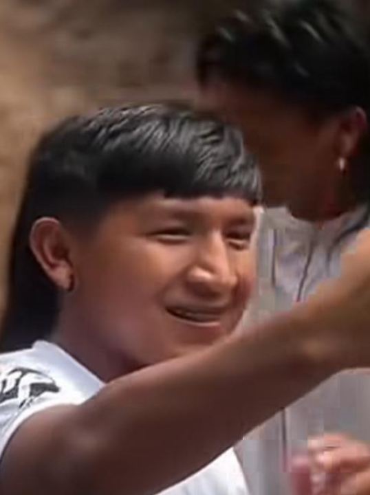 Indígenas famosos nas redes sociais vibram e cantam música em apoio a Flávio Bolsonaro; VEJA VÍDEO