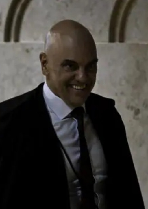 PGR recebe pedido de prisão de Moraes por tortura contra Bolsonaro