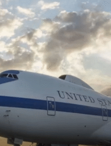 E-4B NIGHTWATCH AIRLINE ‘Avião do Apocalipse’ é flagrado em aeroporto comercial pela primeira vez em 51 anos; Veja vídeo